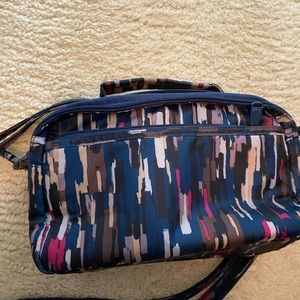Lug Scoop Crossbody